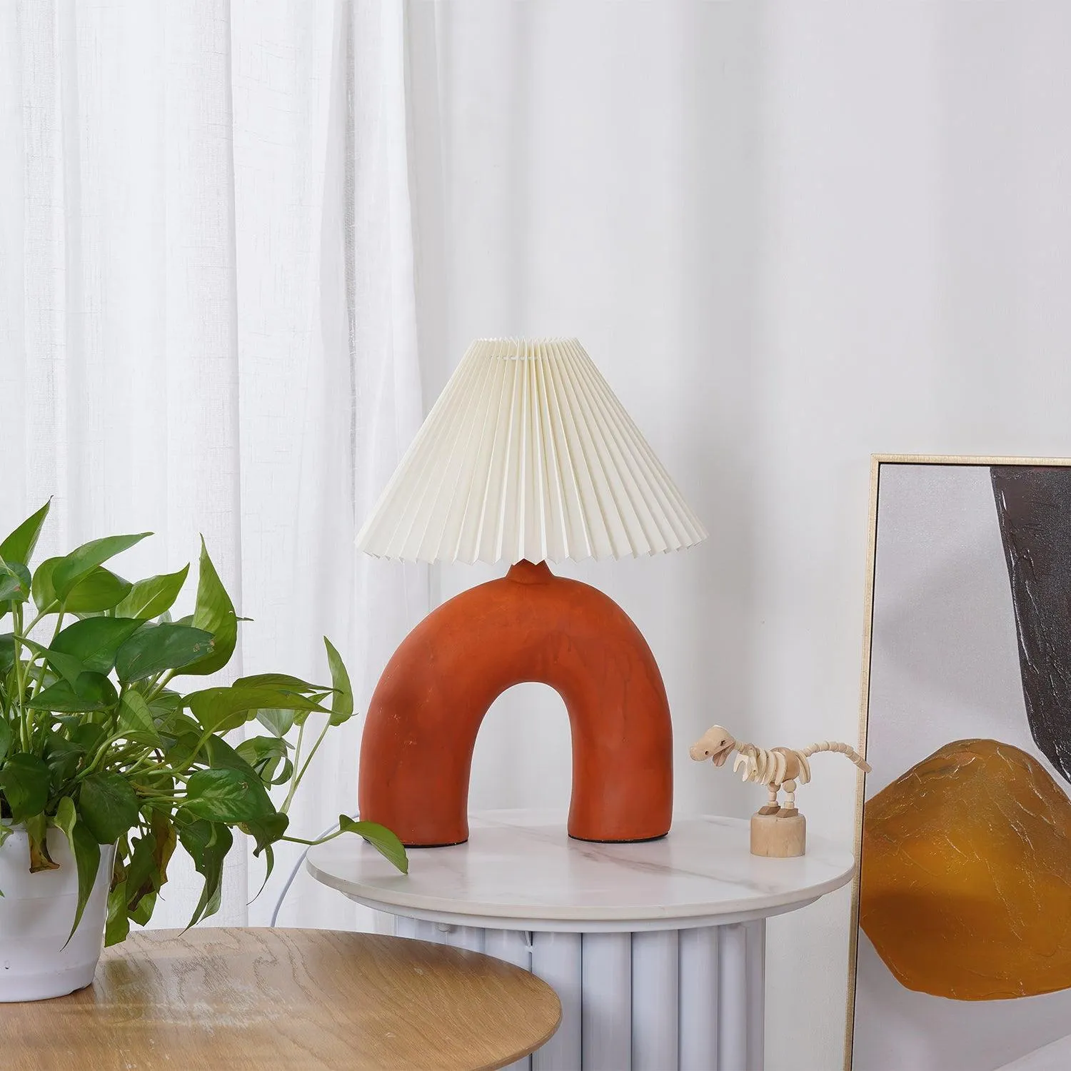 Arched Pleated Table Lamp