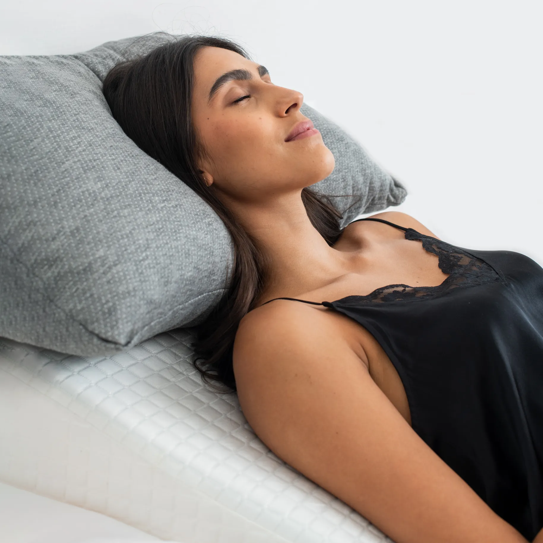 Dosaze™ Therapeutic Cooling Wedge Pillow