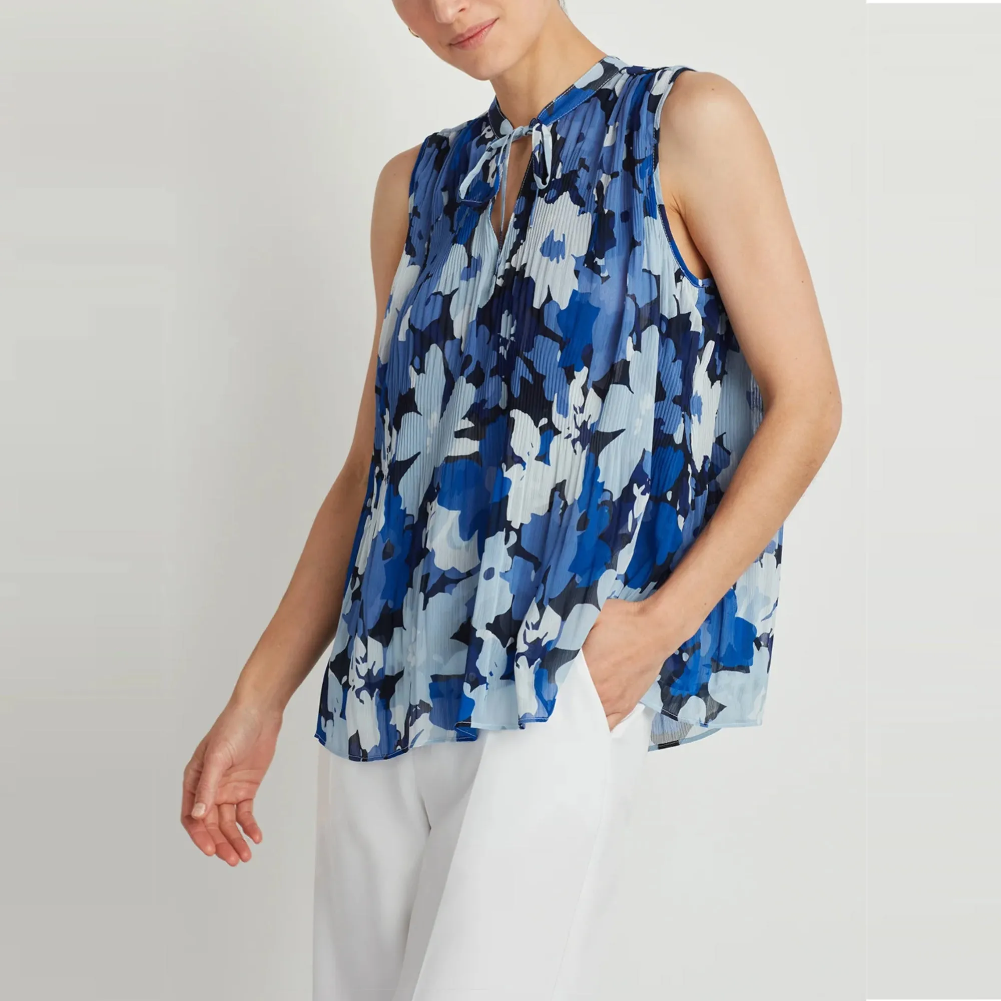 ELLEN TRACY Women's Floral Print Tie Neck Pleated Sleeveless Blouse