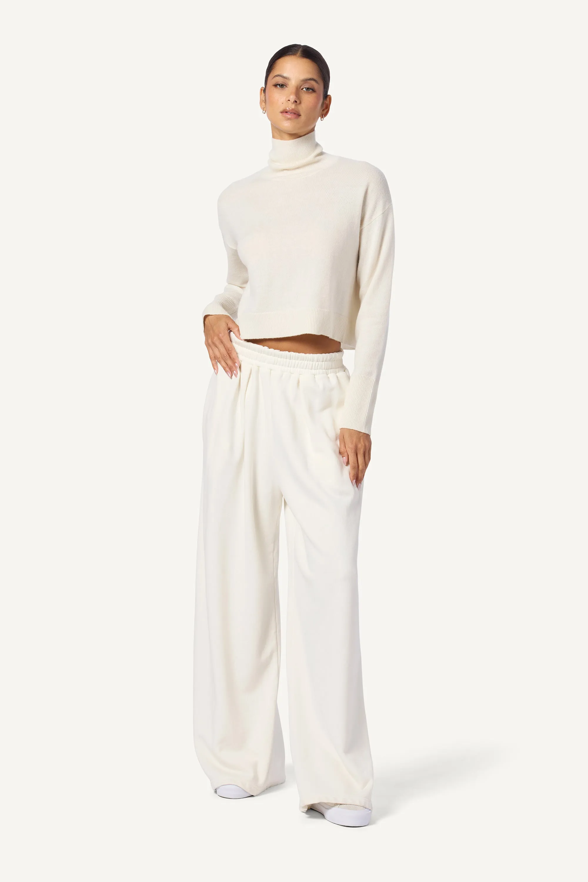 HAYES STRAIGHT LEG PLEATED SWEATPANT | GARDENIA